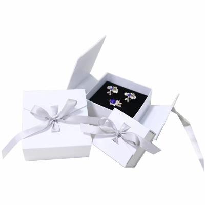 China Custom Packaging Recyclable Ring Carton Jewelry Box Logo Jewelry Box Earrings Luxury Gift White Magnetic for sale