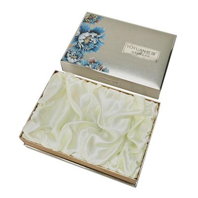 China Luxury Recyclable Customized Cosmetic Set Gift Box for sale