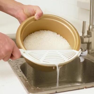 China Convenient Kitchen Tool Bowl Funnel Sieve Rice Blanching Colander Food Strainers for sale