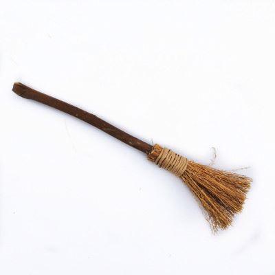 China Small Witch Broom Props Sorghum Grass Broom Party Ornaments Mini Jewelry Halloween Decoration Broom Supplies New Year for sale