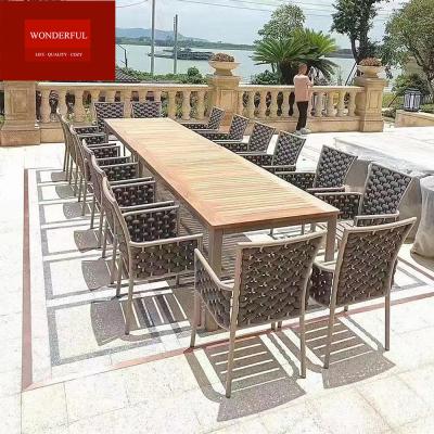 China Muebles de patio con mesa de madera extensible y asientos exteriores de aluminio en venta