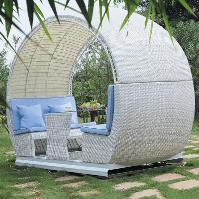 China Foldable PE Rattan Sun Bed Wicker Furniture Day Bed Chaise for Beachside Relaxation for sale