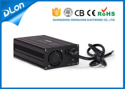 China cargador 2amp del chorrito de la batería de la motocicleta de 12 voltios para las baterías de plomo y de Gel& 10ah AGM en venta