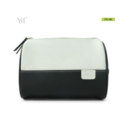 China OEM Big Capacity Large Multi Functioned Leather Beauty Makeup Bag With Logo Printing for sale