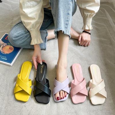 China Fashion Trend Women Summer Glitter Slippers Unique Soft Women's Slides Shoes Crystal Bling Beach Slides Sandals Slip On Flip Flops for sale