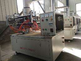 China Die Moulds Side Blowing PP PE Plastic Blow Moulding Machine for Blow Molded Bottles for sale