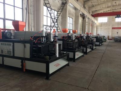 China PP/PE/PVC plastic stretch blow molding machine 11kw main motor power for sale