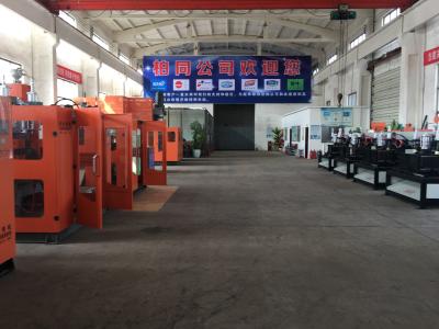 China Máquina automática del moldeo por insuflación de aire comprimido del PLC para la botella/el bidón plásticos materiales de Multilayers del HDPE en venta