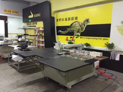 China Máquina de costura longa resistente, equipamento industrial do braço do cantor da costura à venda