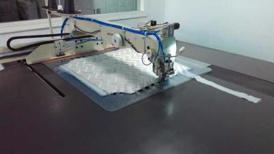 China 2700RPM CNC Autokussen het Watteren Naaimachines zonder Olie het Bevlekken Te koop