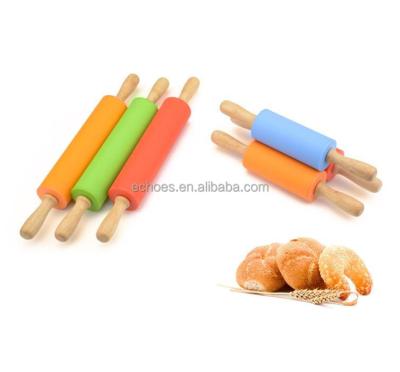 China Food Grade Sustainable Baking Tools Silicone Pin With Wooden Handle for sale