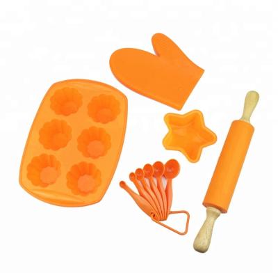 China Disposable Kids Baking Tools 6 Cup Microwave Mold Silicone Muffin Pan Set for sale