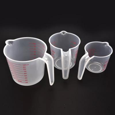 China Set 1000ml 500ml 250ml Stackable Clear Plastic Measuring Cups 3 Piece Viable Measuring Jug Set With Spout for sale