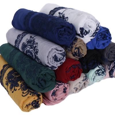 China 2022 Style Cotton Women'sShawl Embroidery Artistic Cotton Flower Canvas Embroidered Monochrome Scarf Vs129 for sale