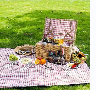 China Sustainable 2022 Holiday wicker picnic basket outdoor beach 4 person set wholesale square empty rattan handwoven basket with coolbag for sale