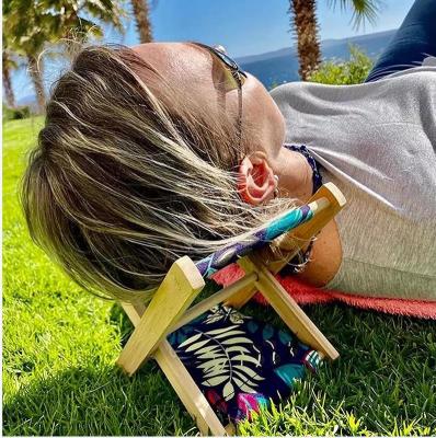 China Folds completely flat 2022 Perfect support lazy 100% cotton headrest hammock beach pillow sand chair wooden frame neck rest with padded for sale