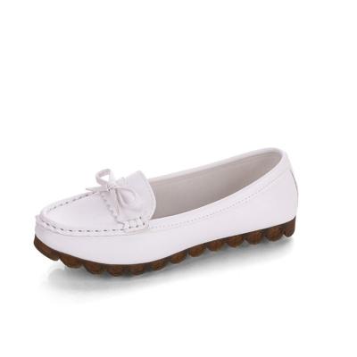 China Large Flat Hospital Shoes Women's Soft Sole Nurse's Shoes With Round Arch Toe for sale