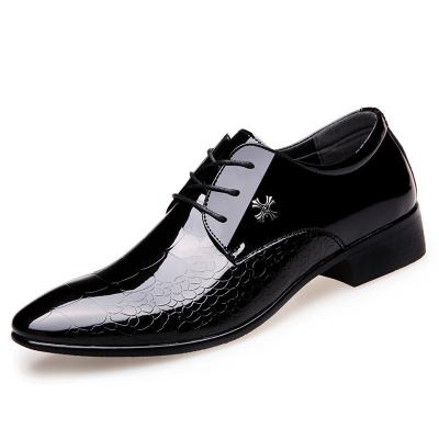 China Wholesale Embossed Graphics Anti-slippery Toes Formal Toe Shoes Men's Non-slip Lace-up Leather Trim Wedding Shoes for sale