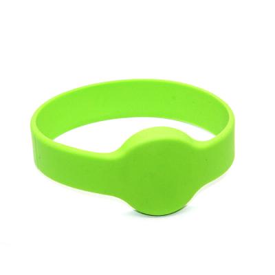 China Price Advantage Super Flexibility 13.56Mhz RFID Waterproof / Waterproof Silicone Wristband With Contactless for sale