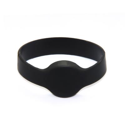 China Colorful Silicone Wristband 2022 Latest Design Waterproof/Waterproof 13.56Mhz Slim RFID For Cashless Payment for sale