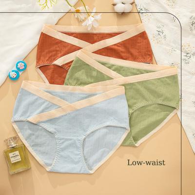 China Wholesale Antibacterial Breathable Crossover Low Waist Briefs Cotton Panties Pregnant Women Maternity Underwear for sale