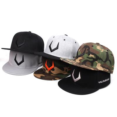 China COMMON Antler V Letter Embroidered Camouflage Hip Hop Yupoong Fitted 6 Panel Couple Cotton Unisex Baseball Hat Flat Cap for sale