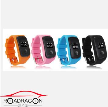 China Perseguidor impermeable de GPS del reloj IP67, azul/rosa GPS personal Bacelet en venta