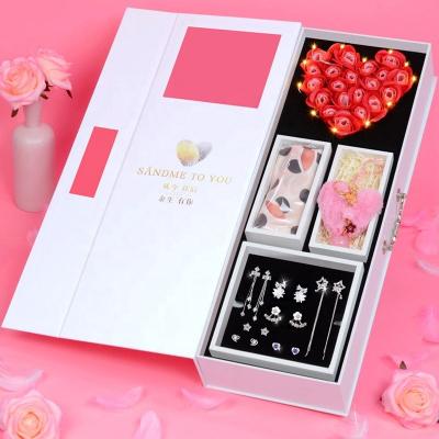 China Recyclable Custom Large White Magnet Foldable Christmas Roses Flower Packaging Gift Box for sale