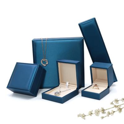 China Custom Made Luxury Elelgent Factory Logo Ring Necklace Pending Bracelet Leather PU Jewelry Packaging Box for sale