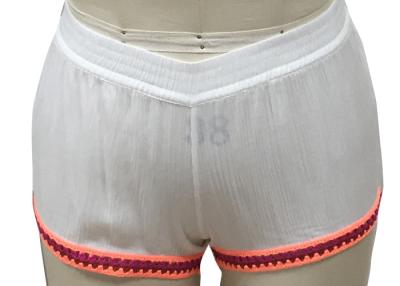 Cina Shorts scarni del pigiama dei pantaloni delle signore bianche del modello del pizzo delle donne casuali della decorazione in vendita