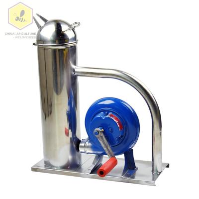 China Strong Smoking Beekeeping Machines Bee Smoker New Design Stainless Steel Beekeeping Hand Crank Beekeeping Equipment for sale