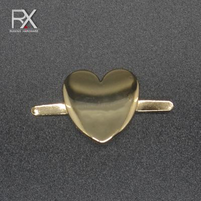 China Custom Plated Zinc Alloy Trademark Metal Logo Heart Shape Design Decorative Tag for Handbag Clothing Hat Accessories for sale