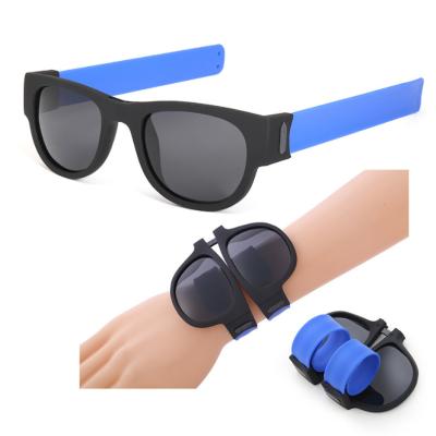 China New Arrival 2021 Sports Logo Circle Custom Clip On Cheap Folding Polarized Sunglasses Slap Wristband Sunglasses for sale