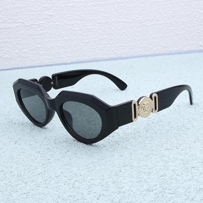 China Retro Sunglasses 2021 Cat Eye Gold Flower Frame Fashion Design Women Ladies Vintage Irregular Sunglasses Small Steam Punk Custom for sale