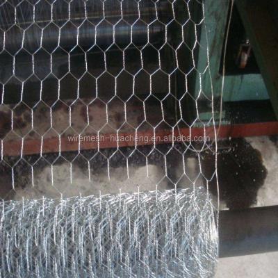 China Fence Galvanized Wire Netting Galvanized Hexagonal Wire Mesh Fence Agricultural Mesh Price Per Roll for sale