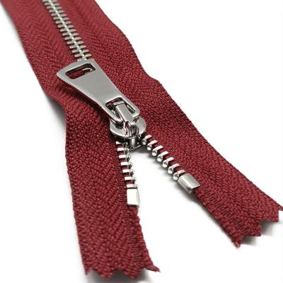 China Custom High Quality Nickel Free Metal Zippers by Silver Metal Zipper Teeth Band #3 Red Color Y Zipper Strip for sale