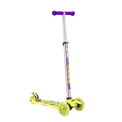 China New Kids EN71 Standard Three Wheel Scooter Amusement Twist Scooter for sale