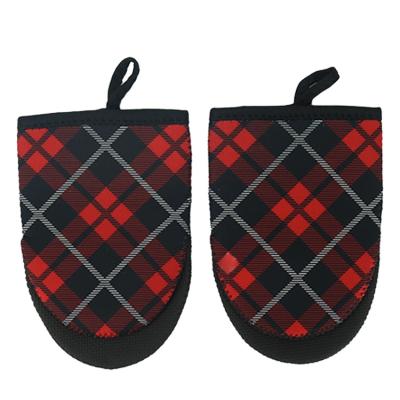 China Outstanding Quality Customized Neoprene Kitchen Cooking Oven Gloves for sale