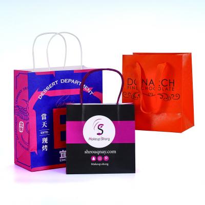 China Eco Friendly Color Recyclable Paper Shopping Bags With Handles Offset Printing for sale