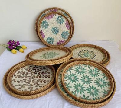 China Viable Natural Restaurant Woven Storage Basket Snack Basket Rattan Serving Tray Food Round Rattan Tray for sale