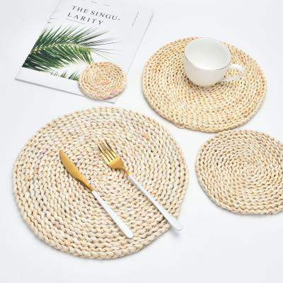 China Japanese Style Oilproof Handcrafted Round Woven Corn Husk Place Mats, 100% Natural Corn Husk for sale