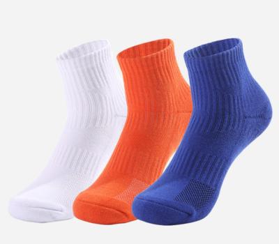 China Wholesale breathable men's and women's outdoor sports socks sweat-absorbing thickened breathable sports socks for sale