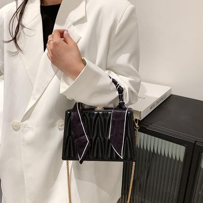 China Wholesale 2021 New Fashion Shoulder Chain Messenger Bag High Quality Simple Portable Open Bag Small Square Thread Ladies Shoulder Bag from China for sale