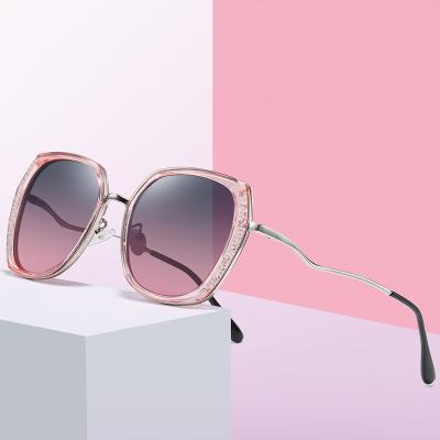 China Luxury Fashion Sunglasses Women Fashion Sun Glasses Protect Sun Glasses For Women UV400 Lenses for sale