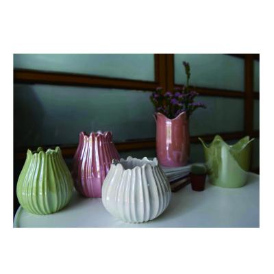 China Europe Chinese Seller Shatterproof Window Ball Shape Factory Ceramic Flower Pot for sale