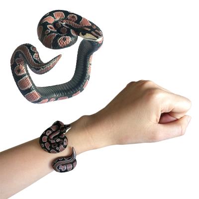 China Hot Selling Fashion Punk Halloween Tricky Spoof PVC Simulation Snake Toy Halloween Gifts 6.5*5*6.5cm for sale