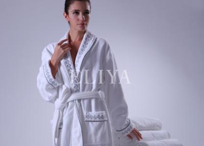 China Cotton Luxurious Hotel Quality Bathrobes / Luxury Bath Robe With Embroidery Logo for sale