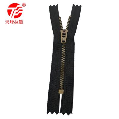 China Eco-Friendly Auto Lock Metal 13 Pants Access Zipper YG Head Jeans Zipper Anti Washing No Fading Resistant Customizable In Any Size for sale