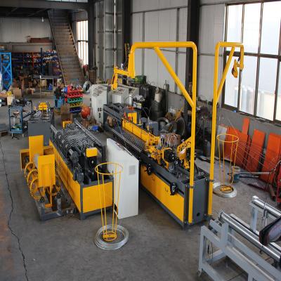 China Fully automatic knuckle-link-barrier-twisted machine twisting one side making machine for cyclone wire mesh for sale