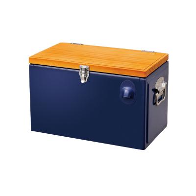 China Sustainable 20L Retro Metal Cooler Box With Wooden Lid for sale